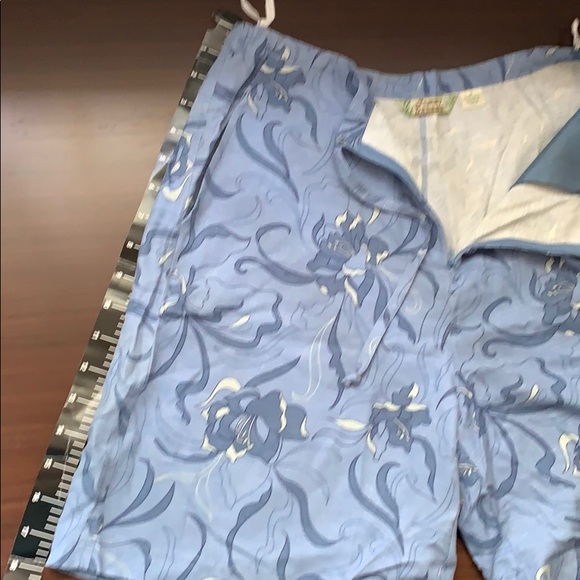 New Tommy Bahama silk shorts - Picture 5 of 10